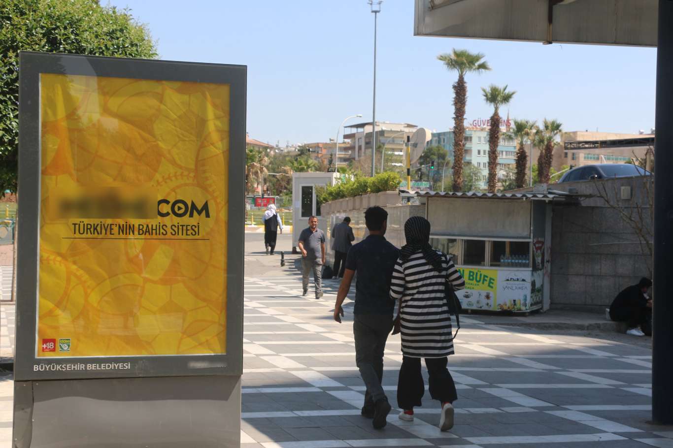 Şanlıurfa'da reklam panolarında kumar reklamı yapılmasına tepki Şanlıurfa'da reklam panolarında kumar reklamı yapılmasına tepki